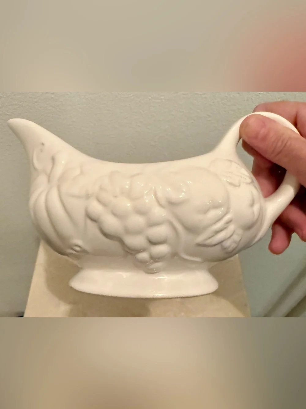 Tabletop Gallery Harvest Gravy boat holds 2 cups.